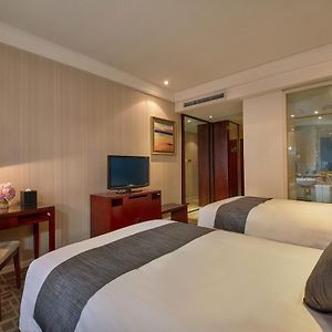 Zimmer mit zwei Einzelbetten